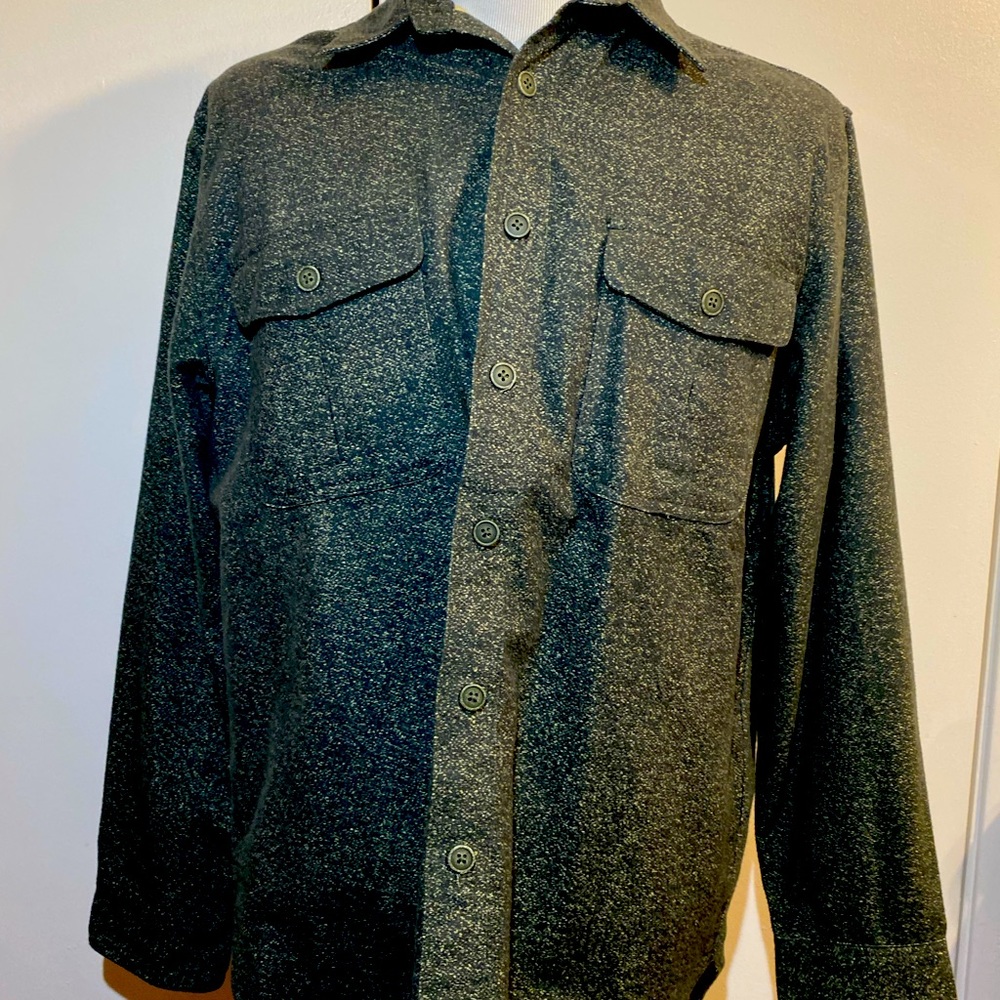 Dry goodMen’s flannel jacket size large. Dark olive green grey in color.
